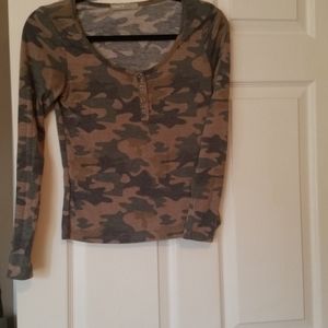 Tresics camo henley